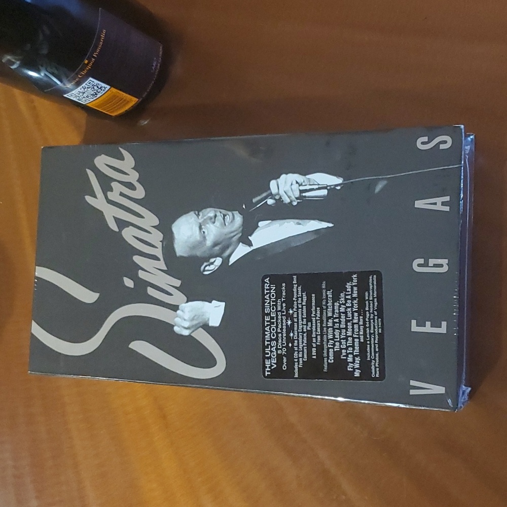 FRANK SINATRA VEGAS the Ultimate Sinatra  Vegas collection  5 Discs packed